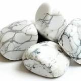Howlite: The Calming Canvas of Transformation