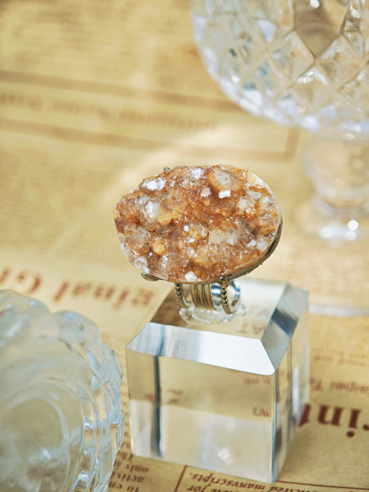 Crystals for Confidence and Self-Empowerment: Unleashing Your Inner Radiance