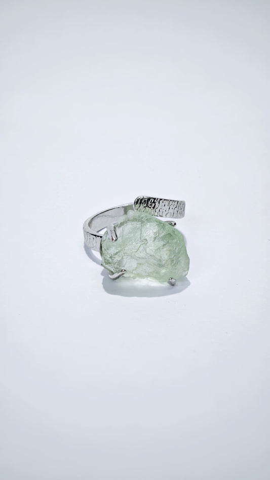 Green Quartz: A Crystal of Renewal, Balance, and Quiet Confidence