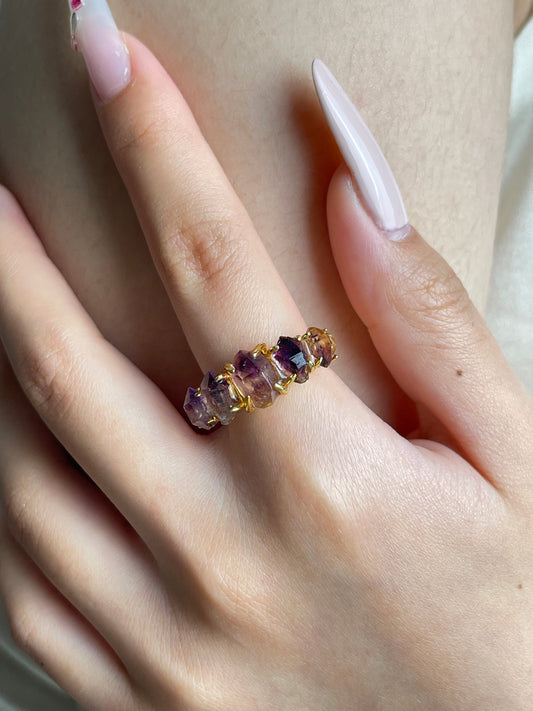 amethyst-super-seven-ring-hand-close-up