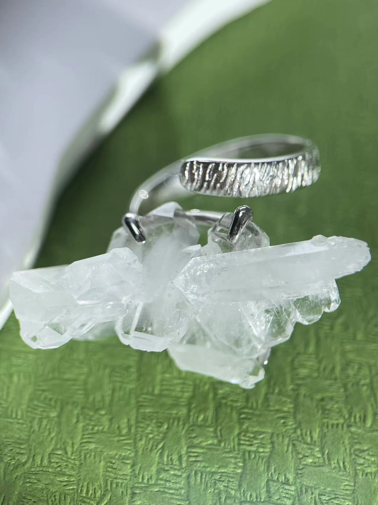 Faden Quartz Ring