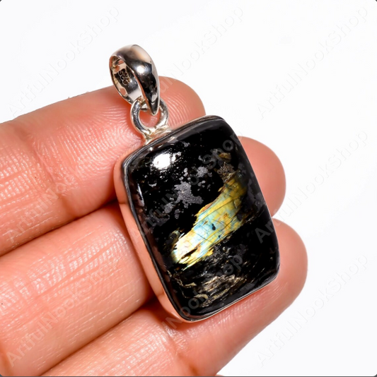 Nuummite — The Sorcerer’s Stone & Timeline Alchemy