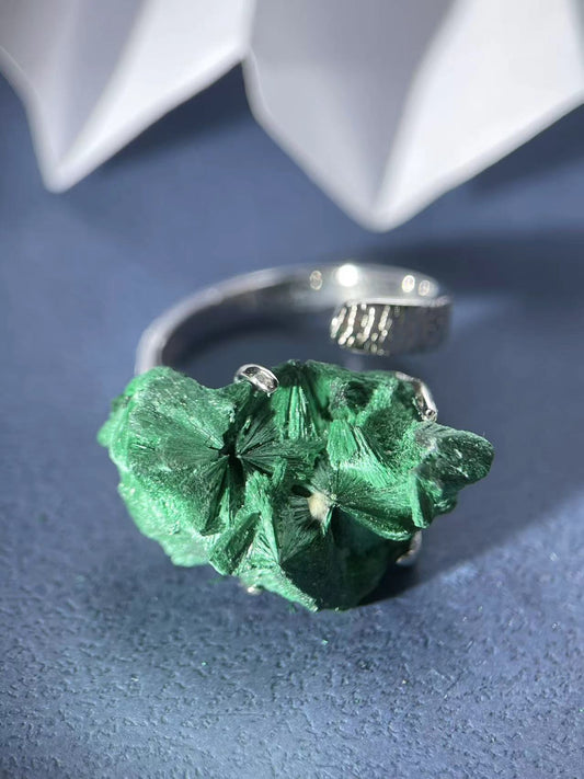 Where Energy Meets Elegance: The Rise of Raw Crystal Jewelry in Fashion