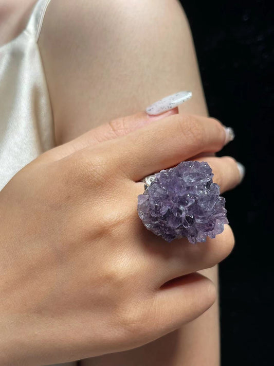 Moon Phases and Mineral Energy: The Ritual Power of Crystals Over Time