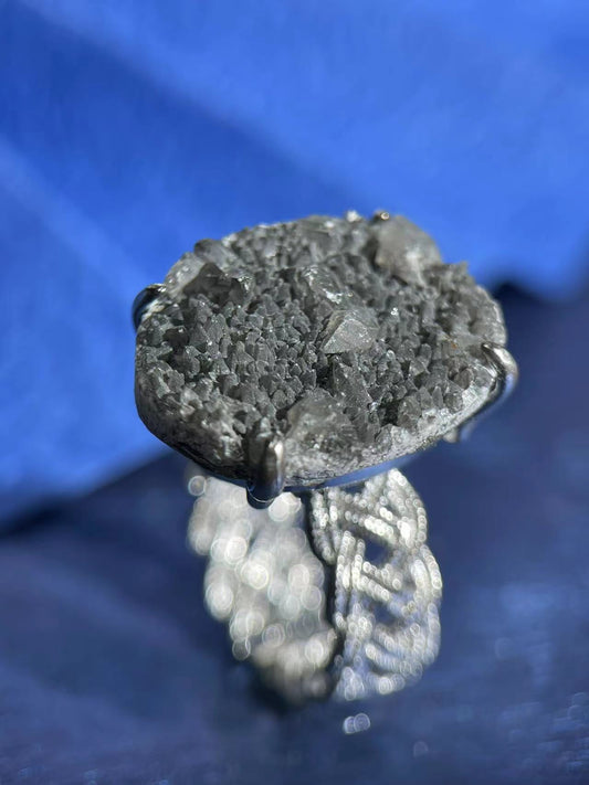 Raw vs. Polished Crystals: Which Holds More Energy?