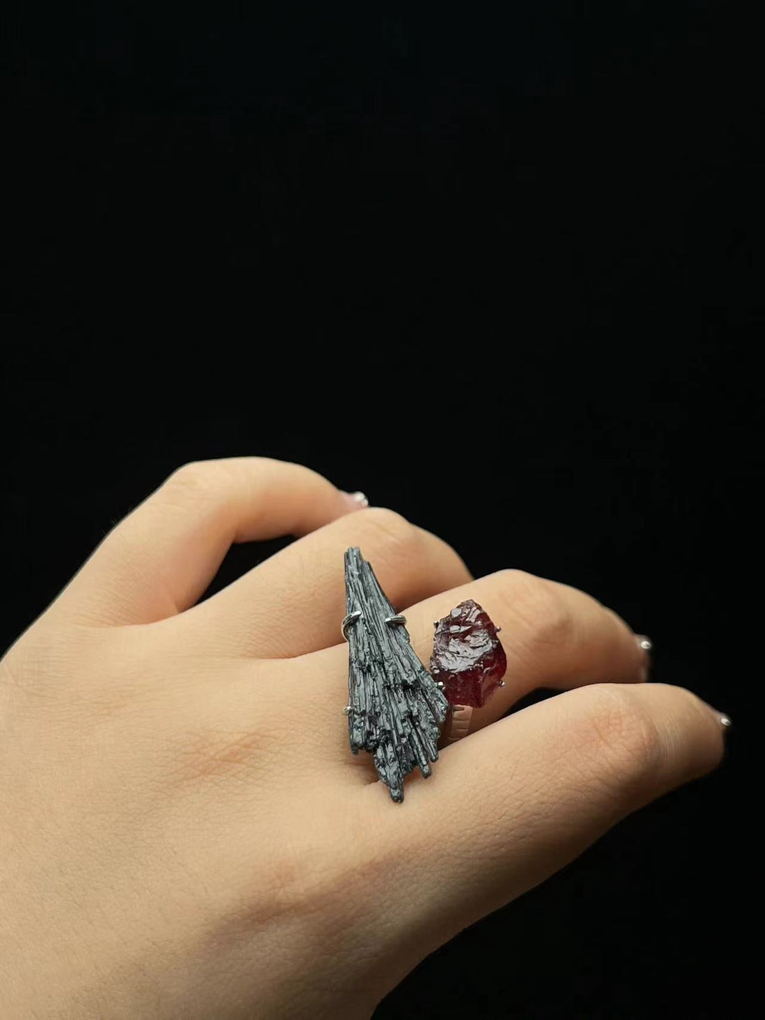 Best Raw Crystals for the Root Chakra: Anchoring Your Energy with Earth’s Gifts