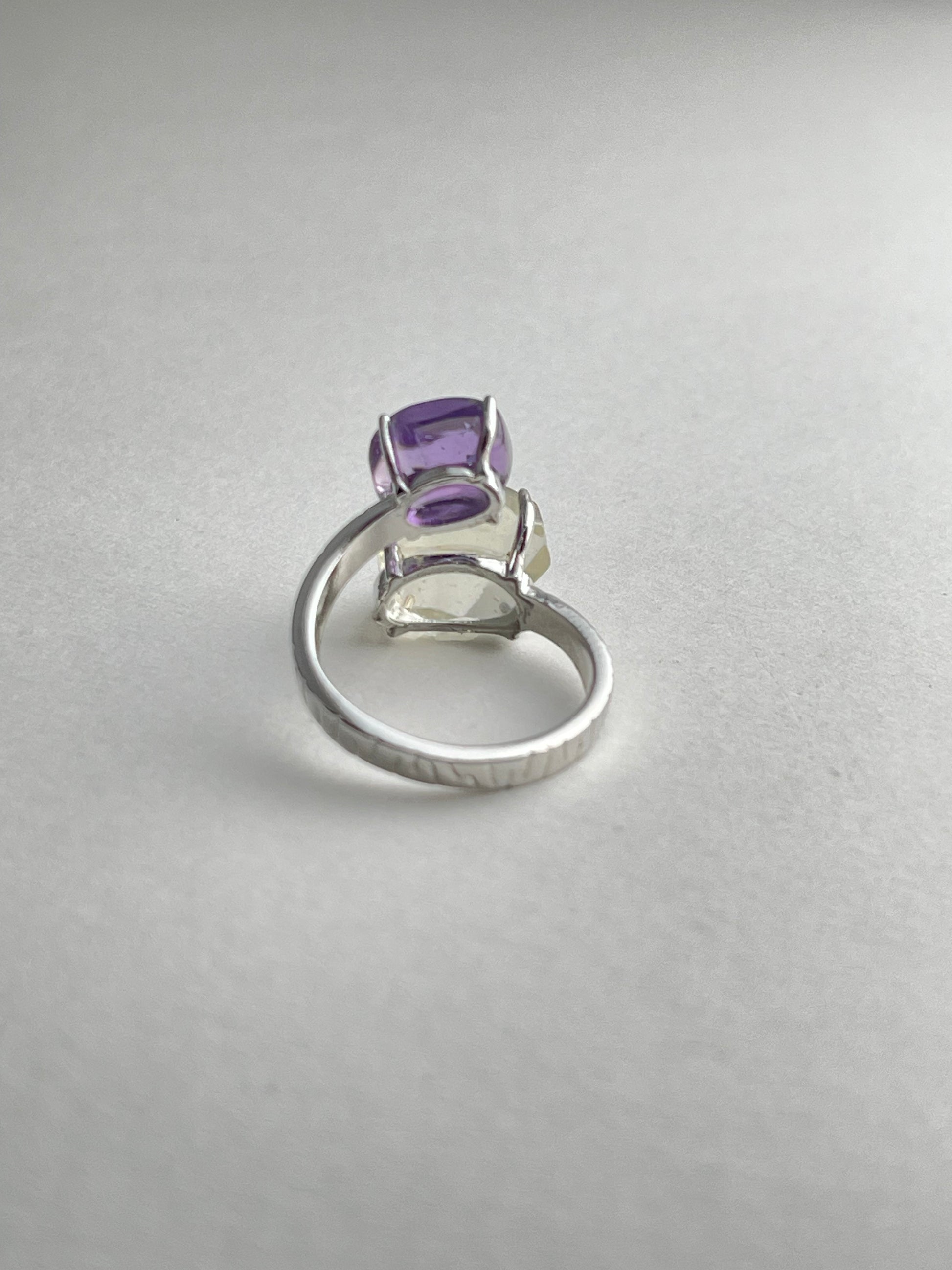 back view of amethyst and green quartz twin ring open band