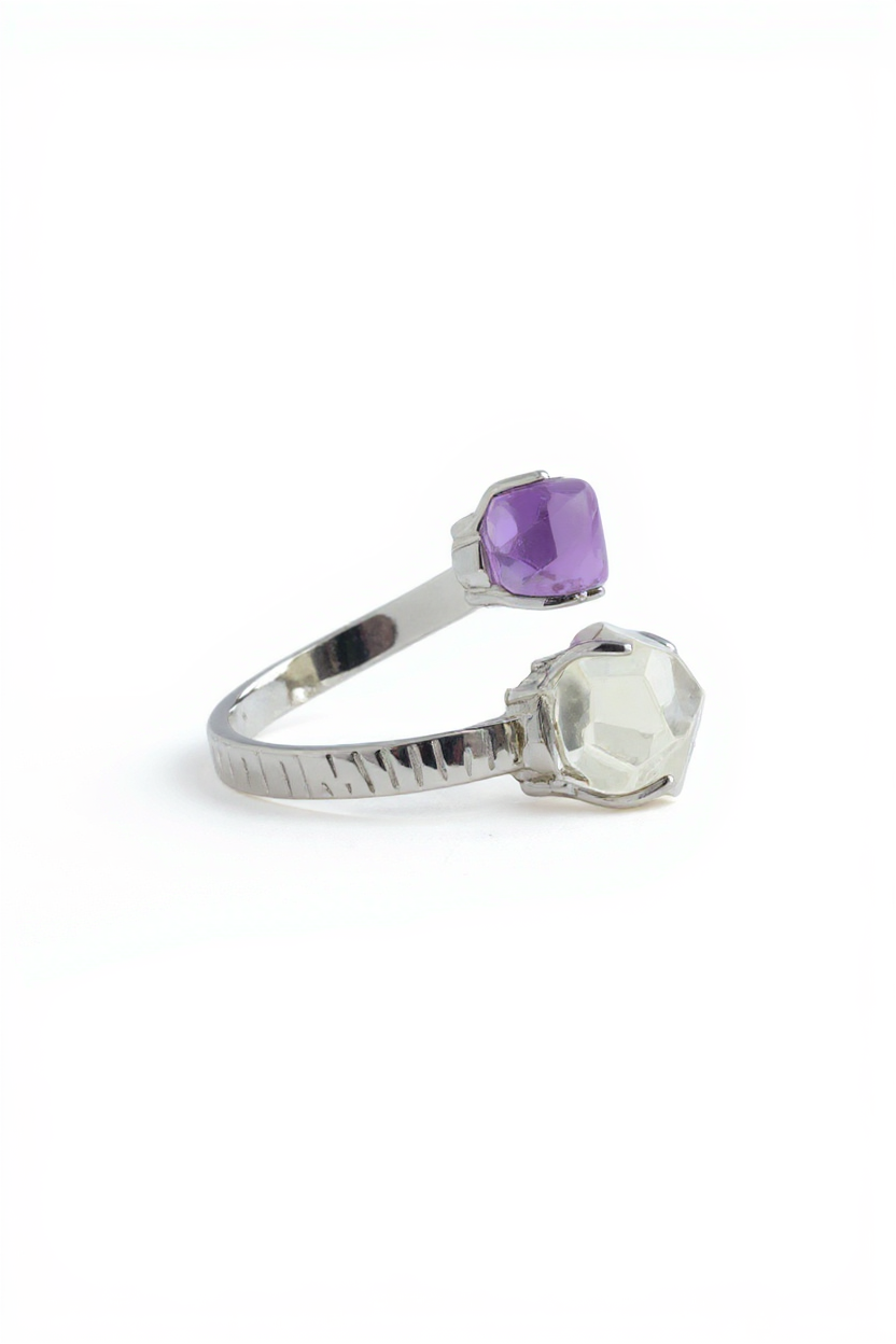 side view of amethyst and green quartz twin ring adjustable band