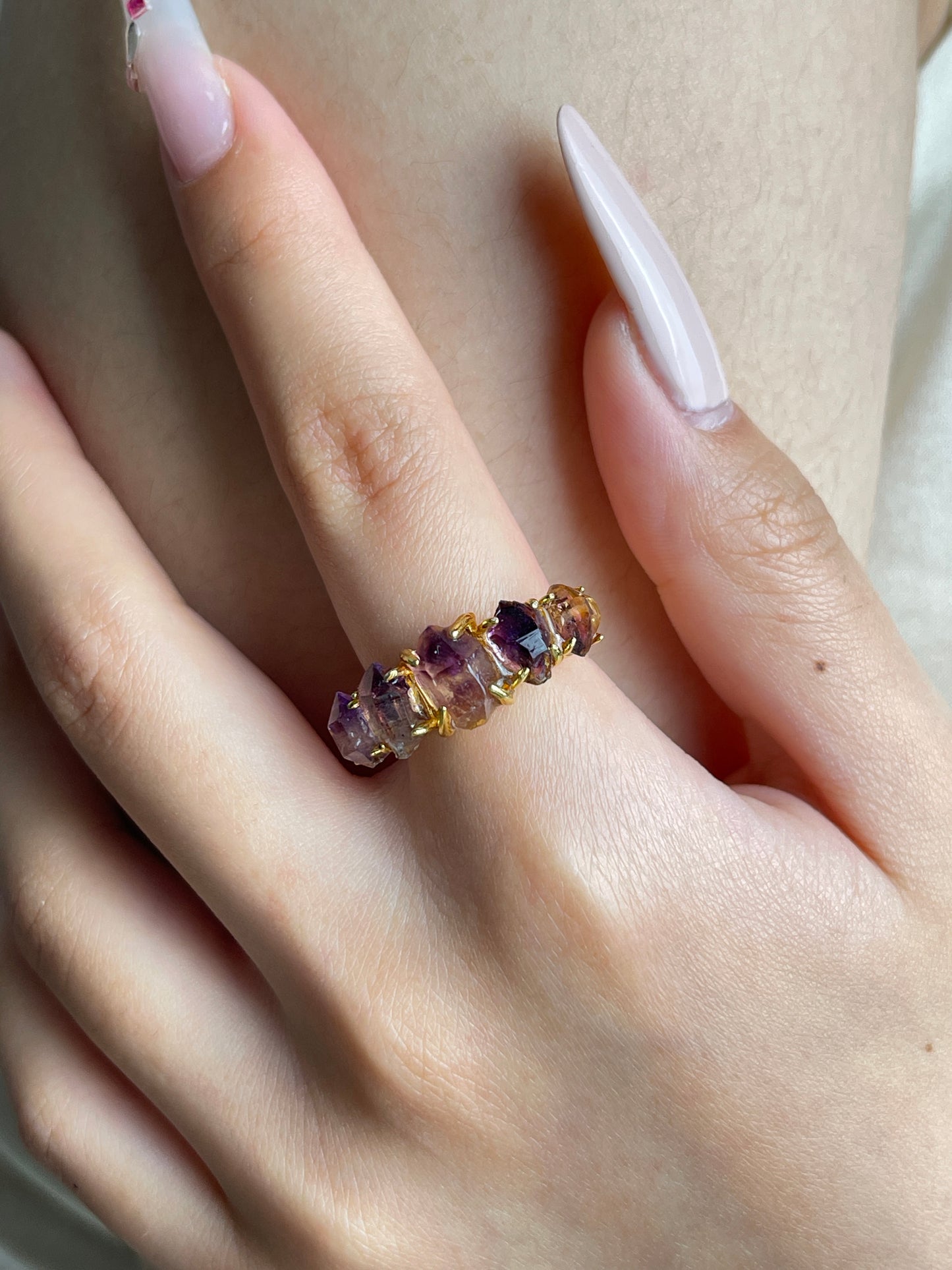 amethyst-super-seven-ring-hand-close-up