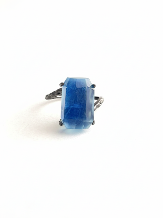 Aquamarine freeform ring front view
