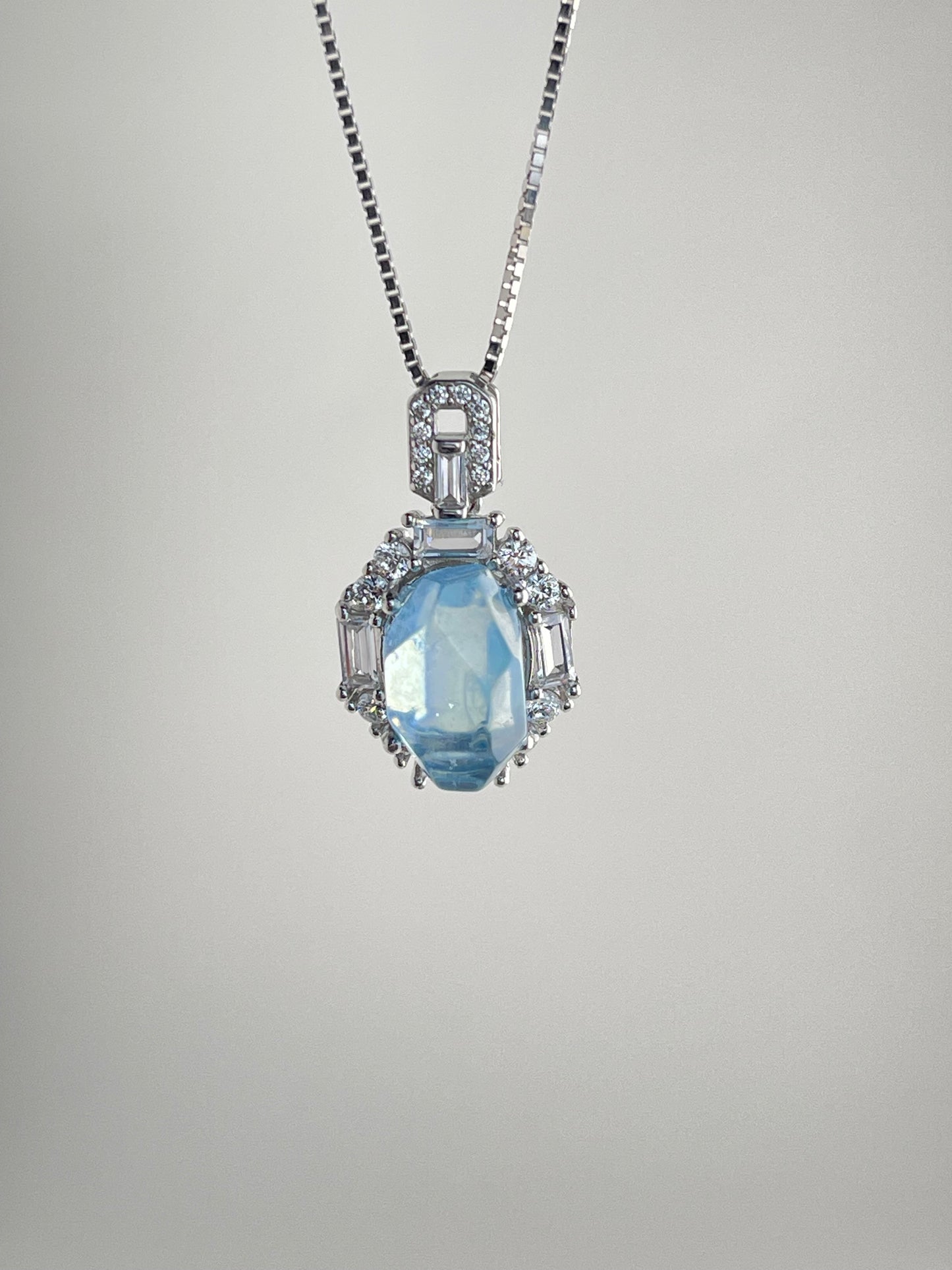 Aquamarine necklace with Brazilian Aquamarine front view