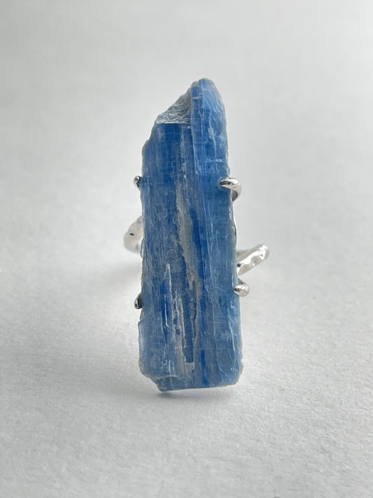 Blue kyanite mineral specimen ring front view in silver tone finish