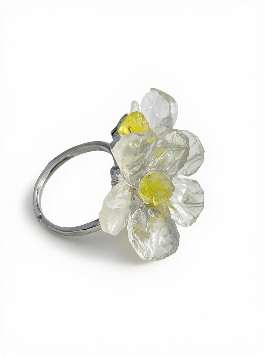 Side view of quartz and brucite ring with adjustable band