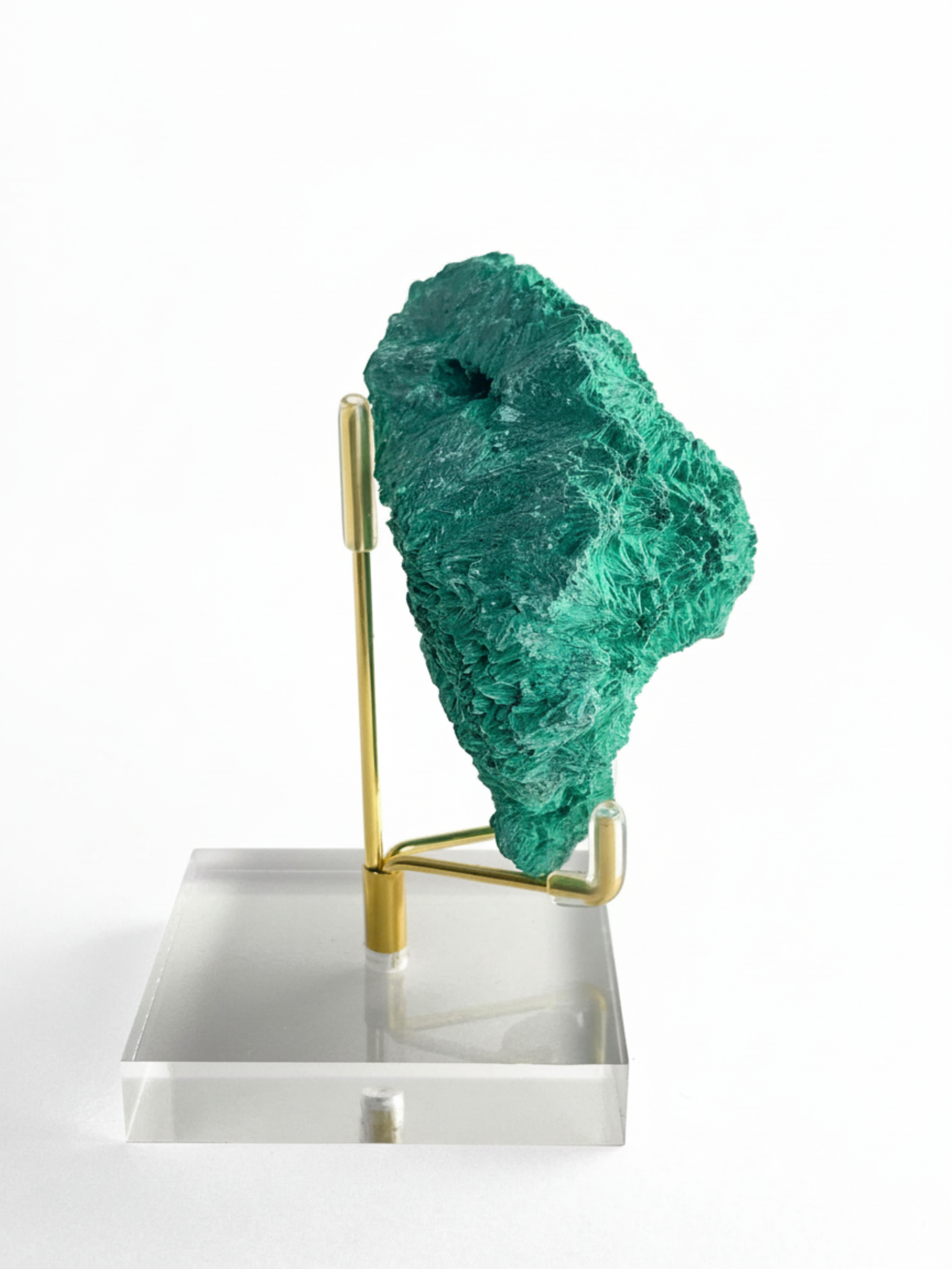 side view of fibrous malachite specimen showing needle-like crystal bundles