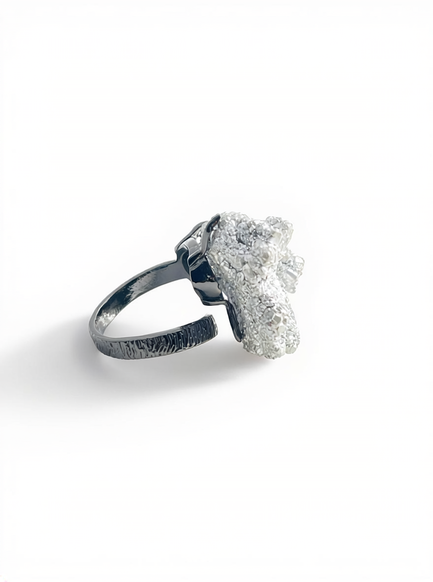 side view magnesium crystal mineral specimen ring
