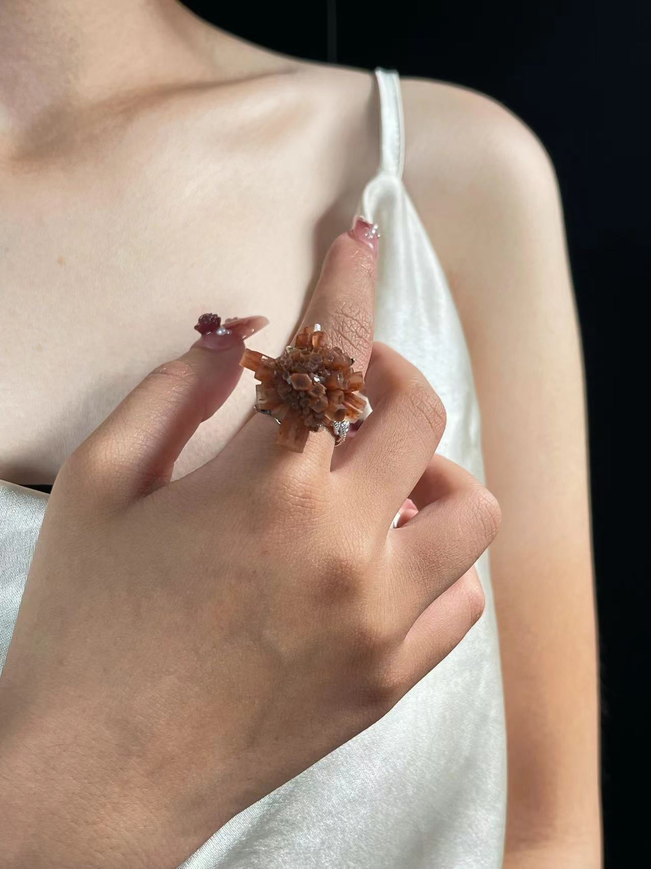Corelight – Raw Aragonite Cluster Ring