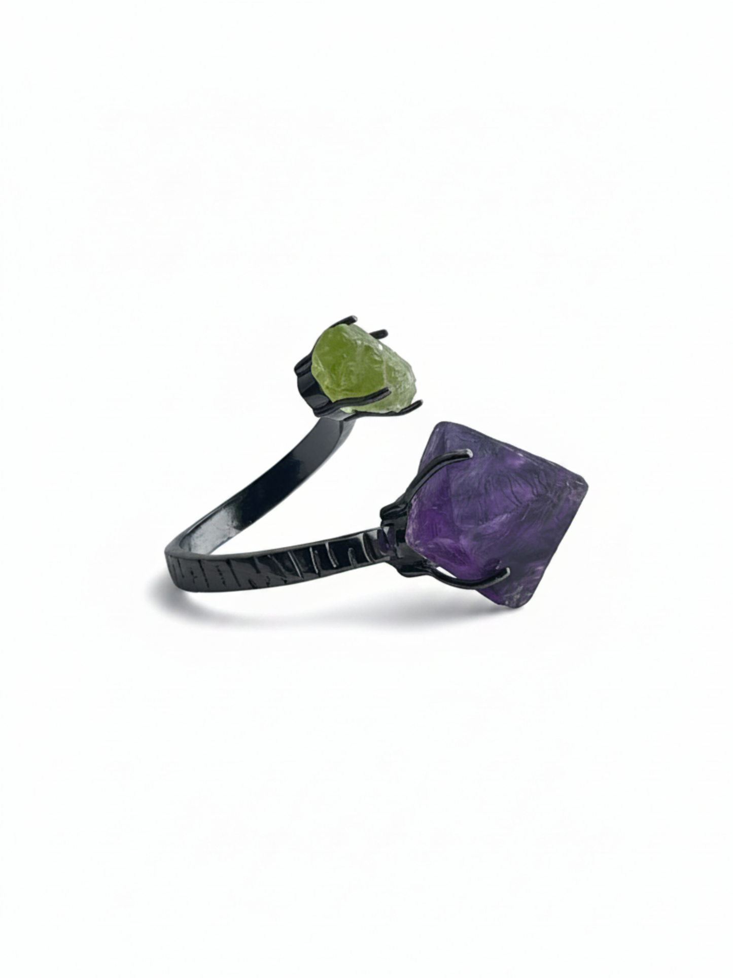 Side view of peridot and purple octahedral fluorite ring