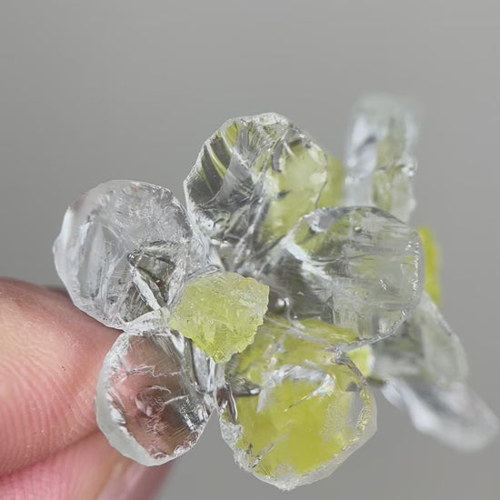 Raw Quartz & Brucite flower ring featuring natural crystal textures, combining clear quartz and soft yellow brucite in a unique mineral specimen jewelry design