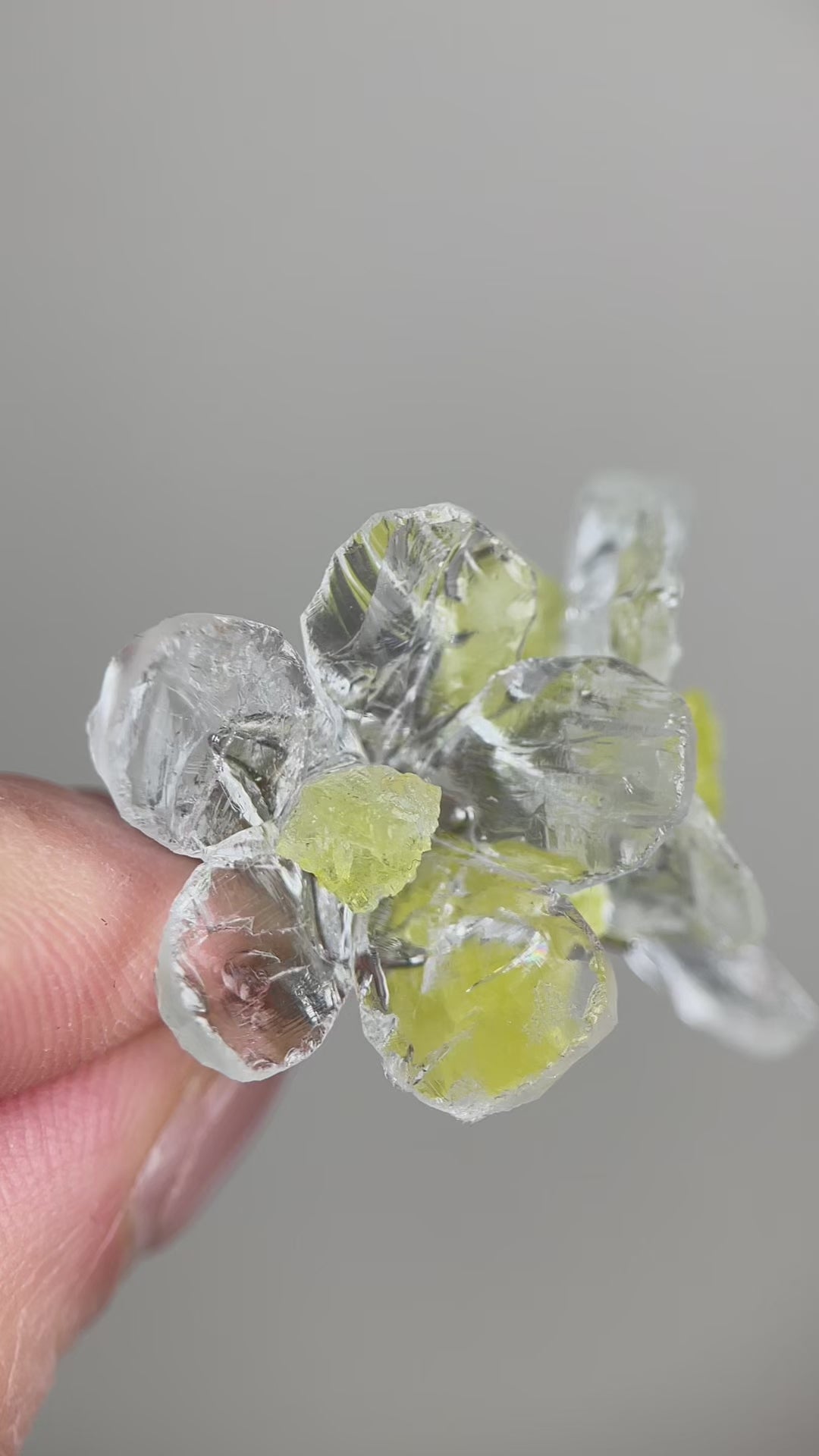 Raw Quartz & Brucite flower ring featuring natural crystal textures, combining clear quartz and soft yellow brucite in a unique mineral specimen jewelry design