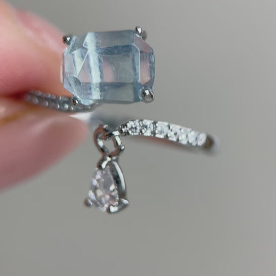 Video of aquamarine ring showing light and transparency of the crystal