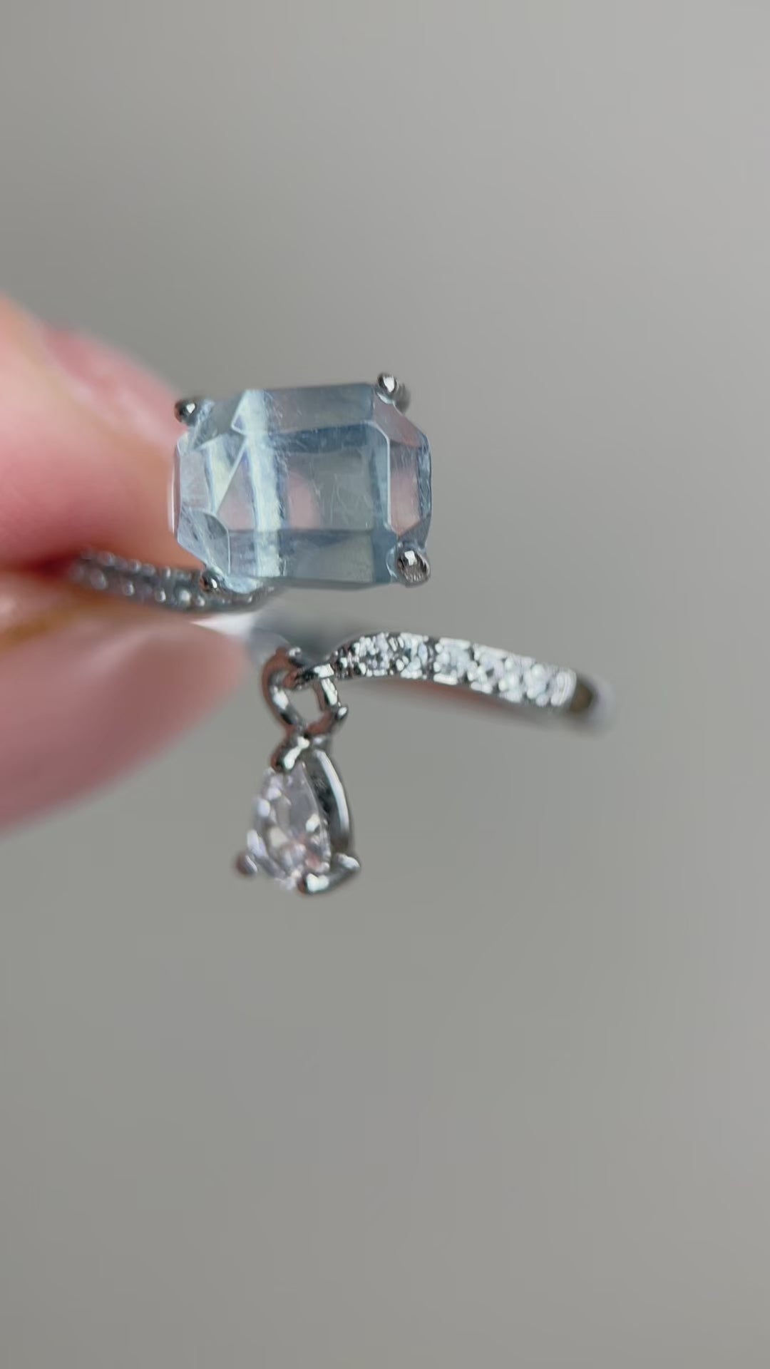 Video of aquamarine ring showing light and transparency of the crystal