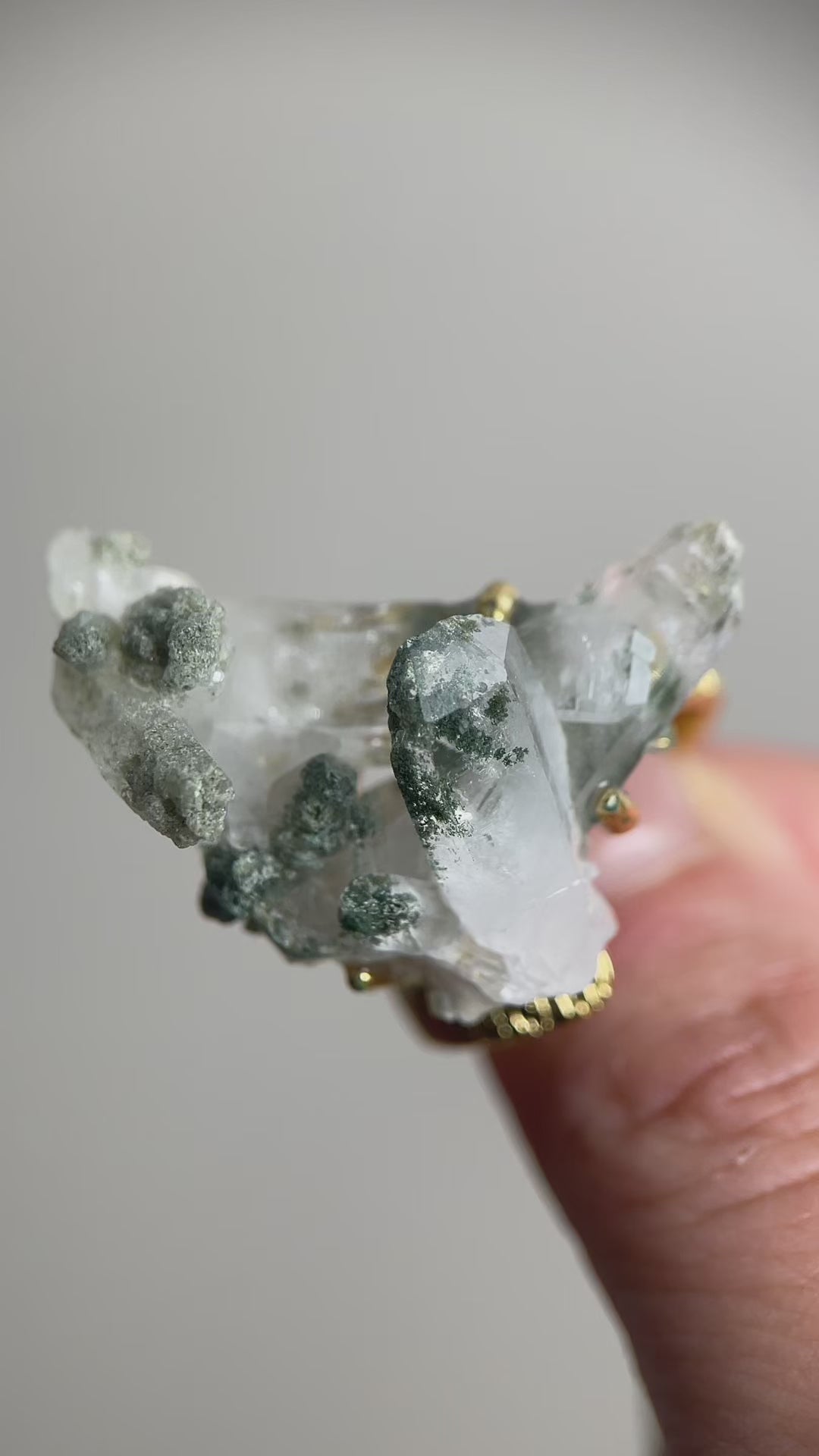 video himalayan chlorite quartz mineral specimen ring
