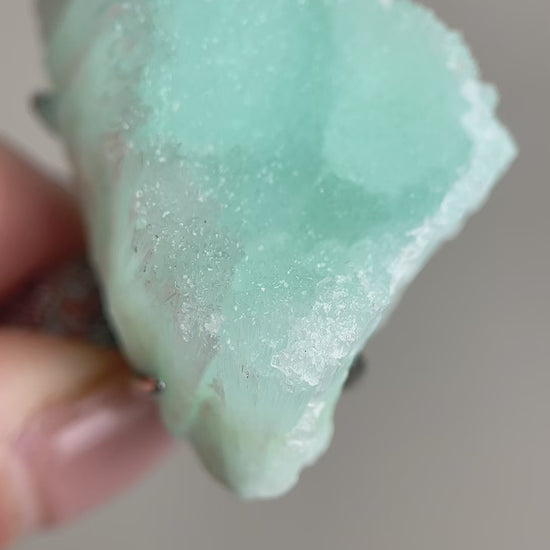 Video of hemimorphite mineral specimen ring with sparkling drusy crystals