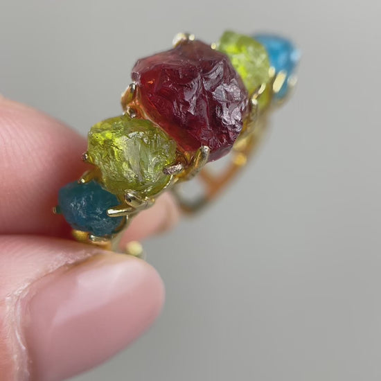 Raw Garnet, Peridot and Blue Apatite crystal ring featuring natural red, green and blue tones, a vibrant mineral jewelry piece full of contrast and layered energy