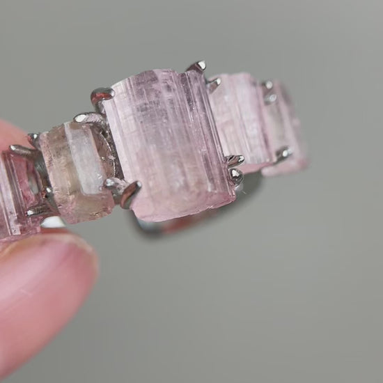 Video of raw Morganite hexagonal column band ring from Pakistan