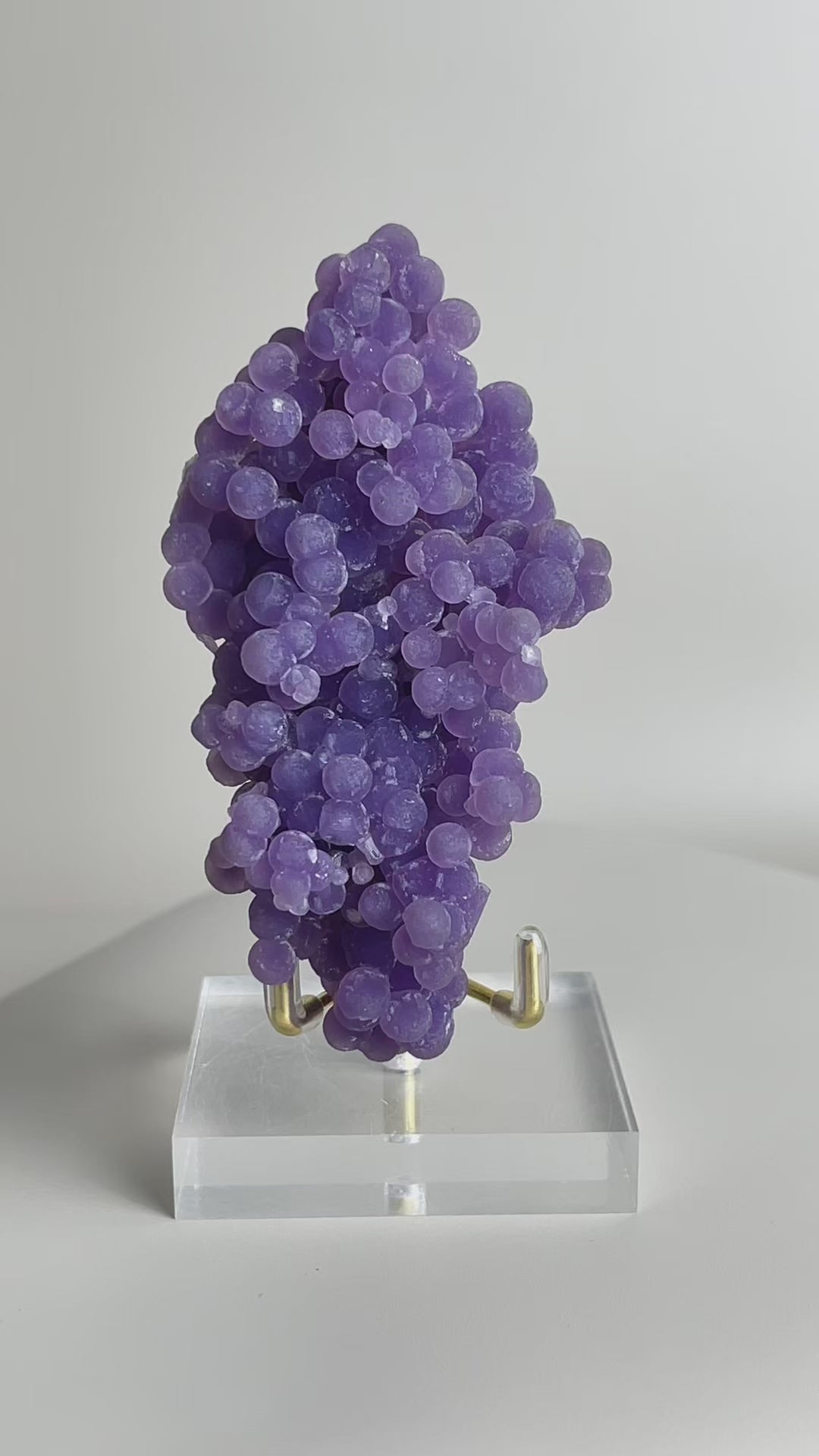 rotating grape agate specimen showing layered spherical growth and color variation