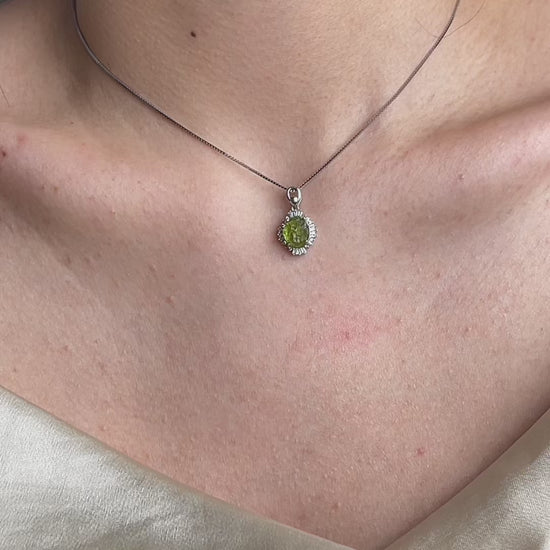 Peridot necklace in sterling silver featuring natural green peridot crystal with soft olive tone, elegant everyday wear jewelry