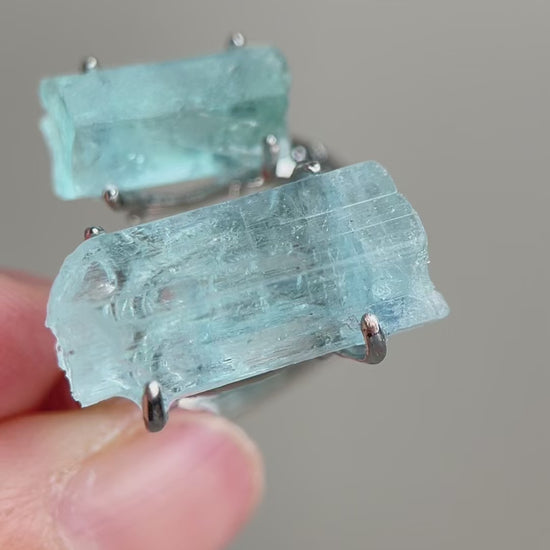 Video of raw Pakistani Aquamarine hexagonal crystal ring with natural blue beryl crystals