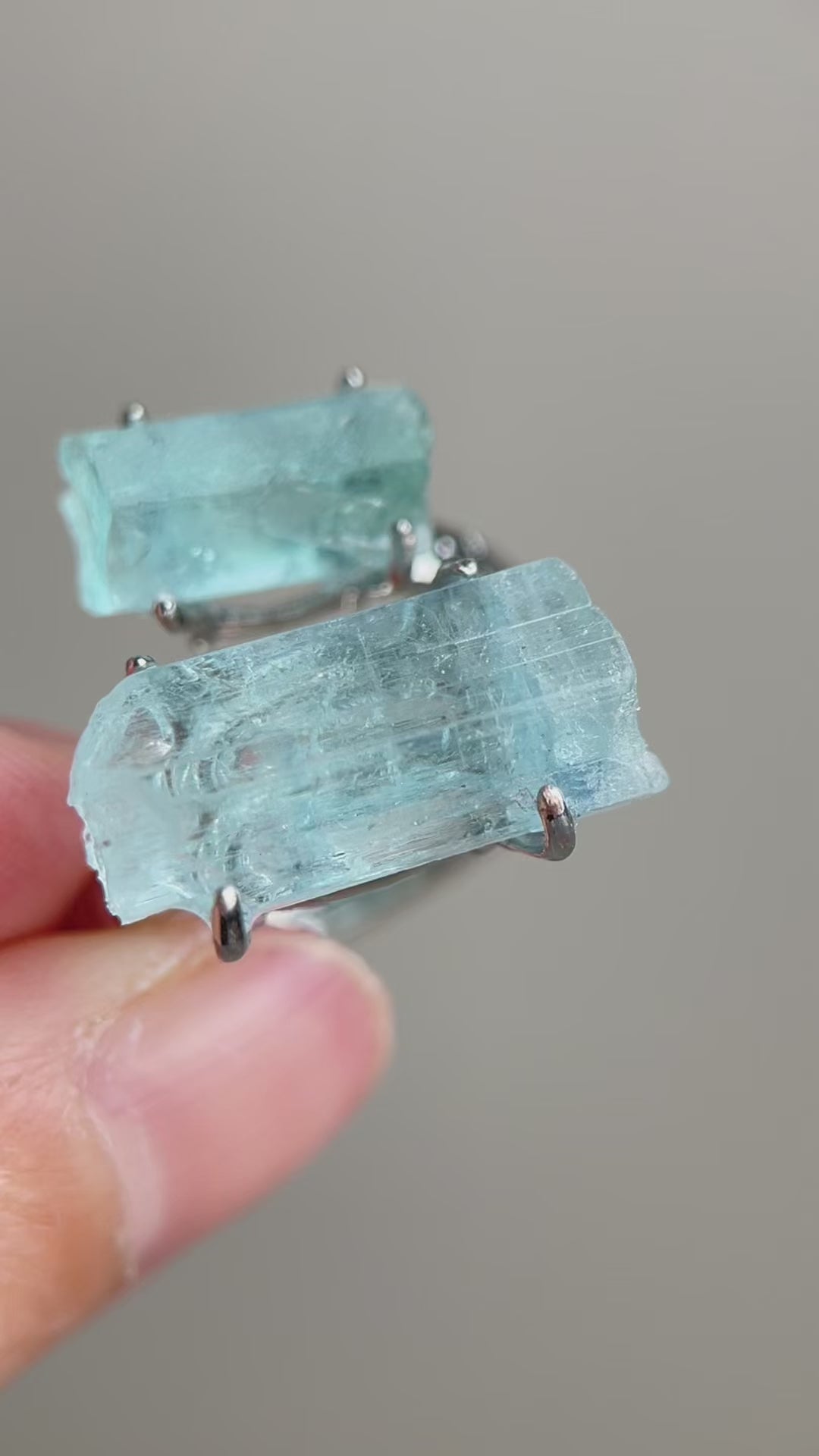 Video of raw Pakistani Aquamarine hexagonal crystal ring with natural blue beryl crystals