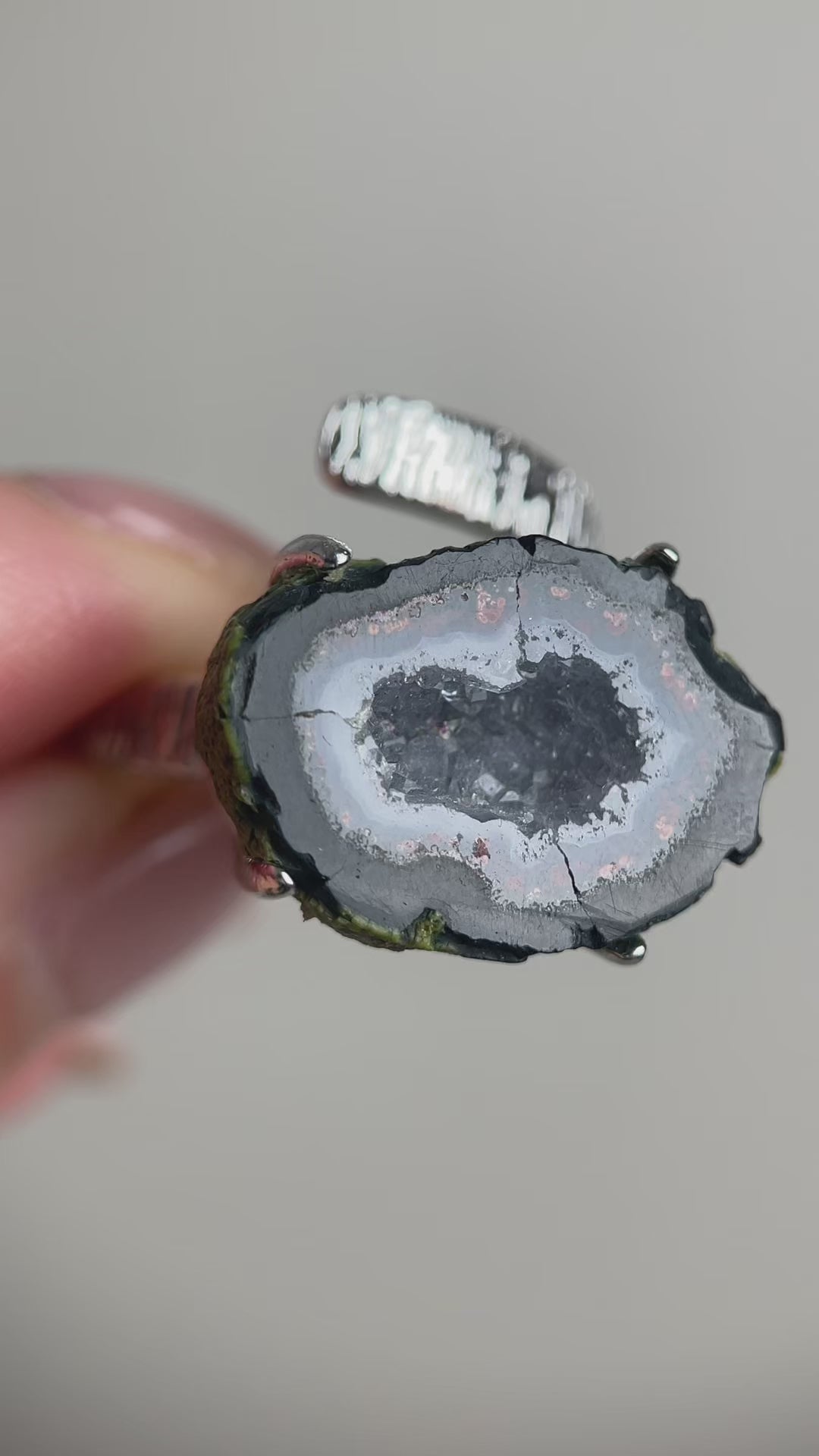 video mexican crystal geode ring
