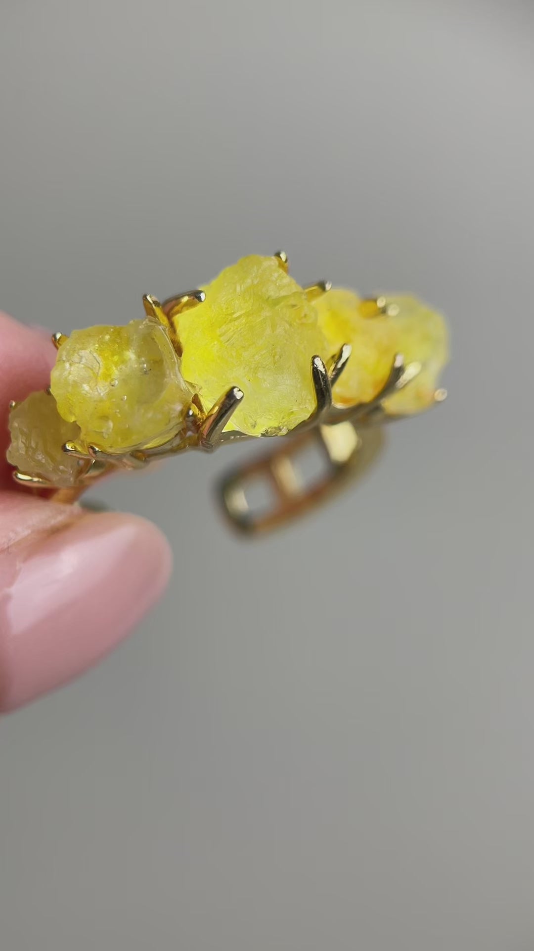 natural brucite crystal ring video showing raw layered texture