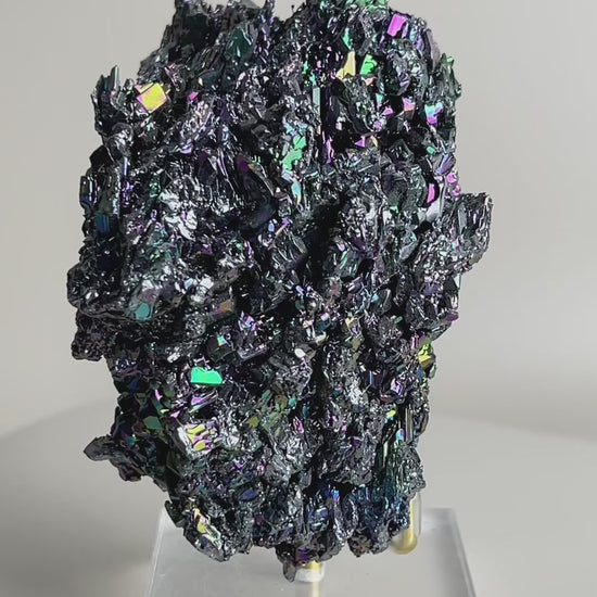 rotating carborundum crystal specimen showing rainbow iridescent surface and crystal texture