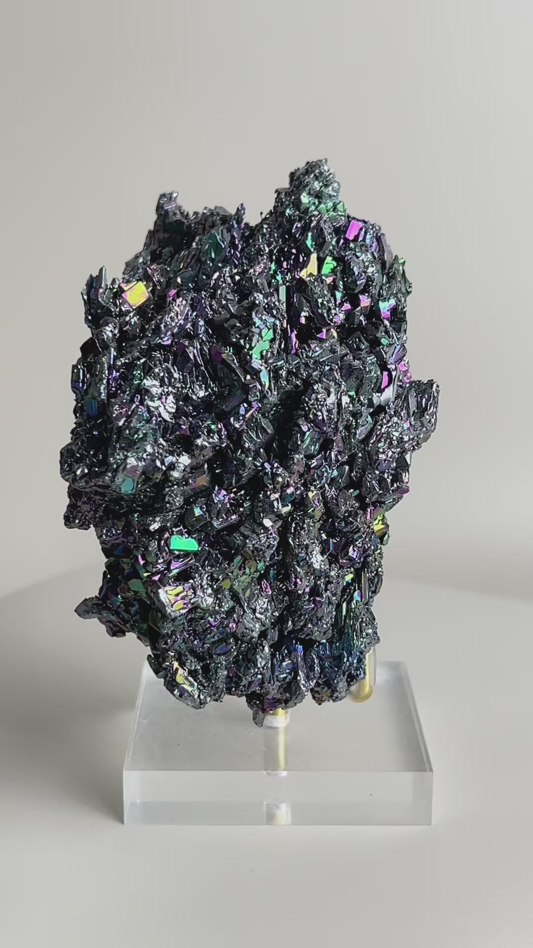 rotating carborundum crystal specimen showing rainbow iridescent surface and crystal texture
