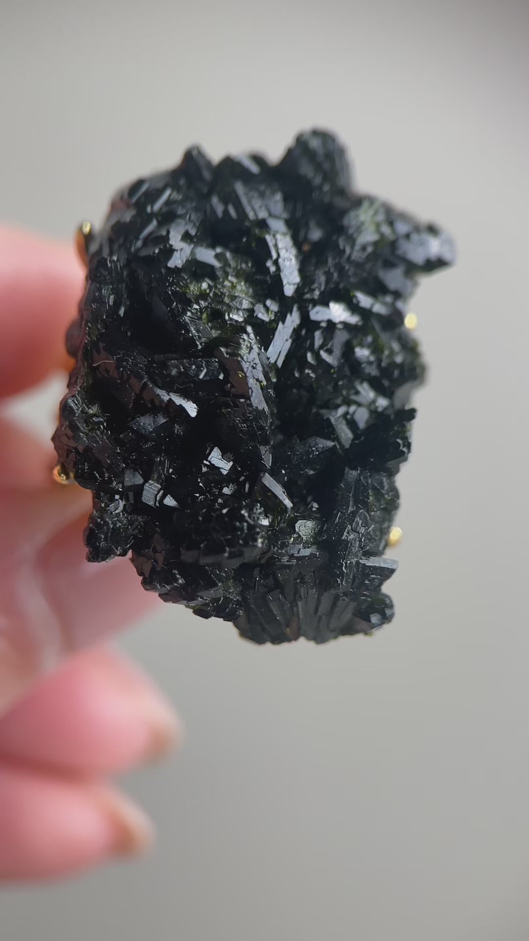 video natural epidote crystal mineral specimen ring 