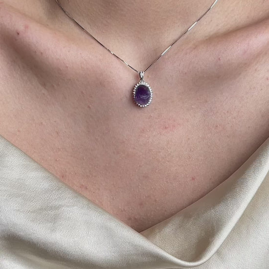 Amethyst necklace in sterling silver featuring natural purple crystal with soft violet tone, elegant everyday jewelry
