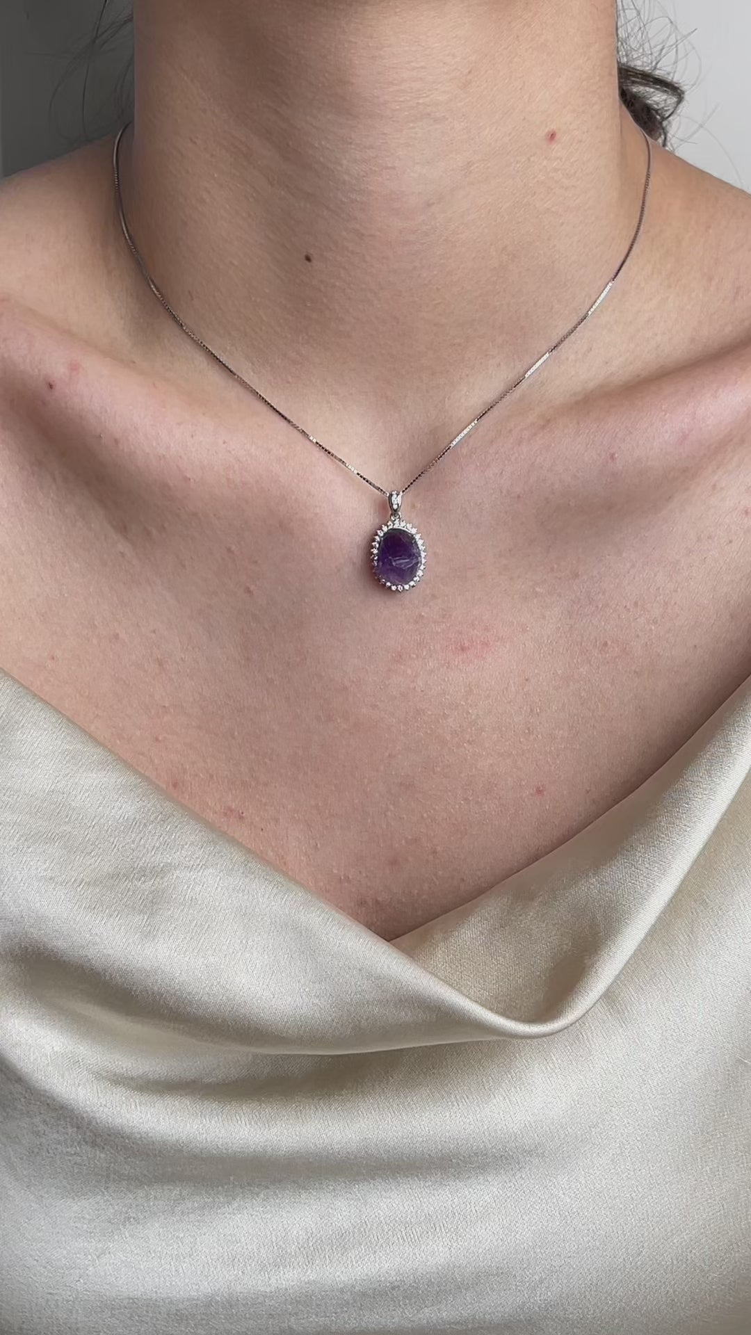 Amethyst necklace in sterling silver featuring natural purple crystal with soft violet tone, elegant everyday jewelry