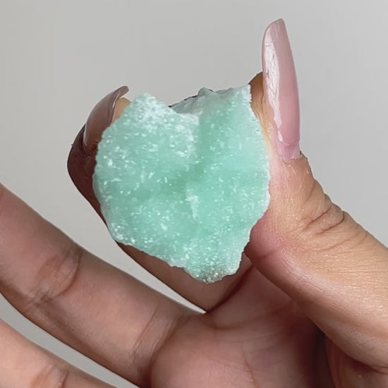 Video of hemimorphite mineral specimen ring with sparkling drusy crystals