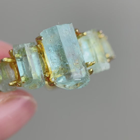 Video of raw Aquamarine hexagonal column band ring from Pakistan