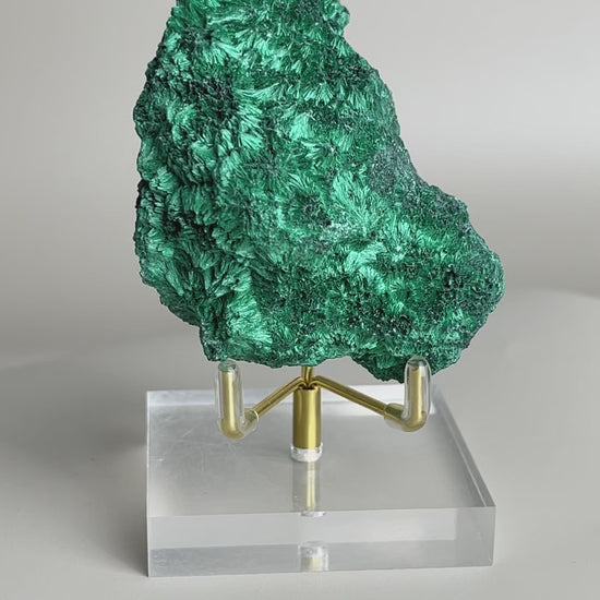 rotating fibrous malachite specimen showing velvet texture and deep green color
