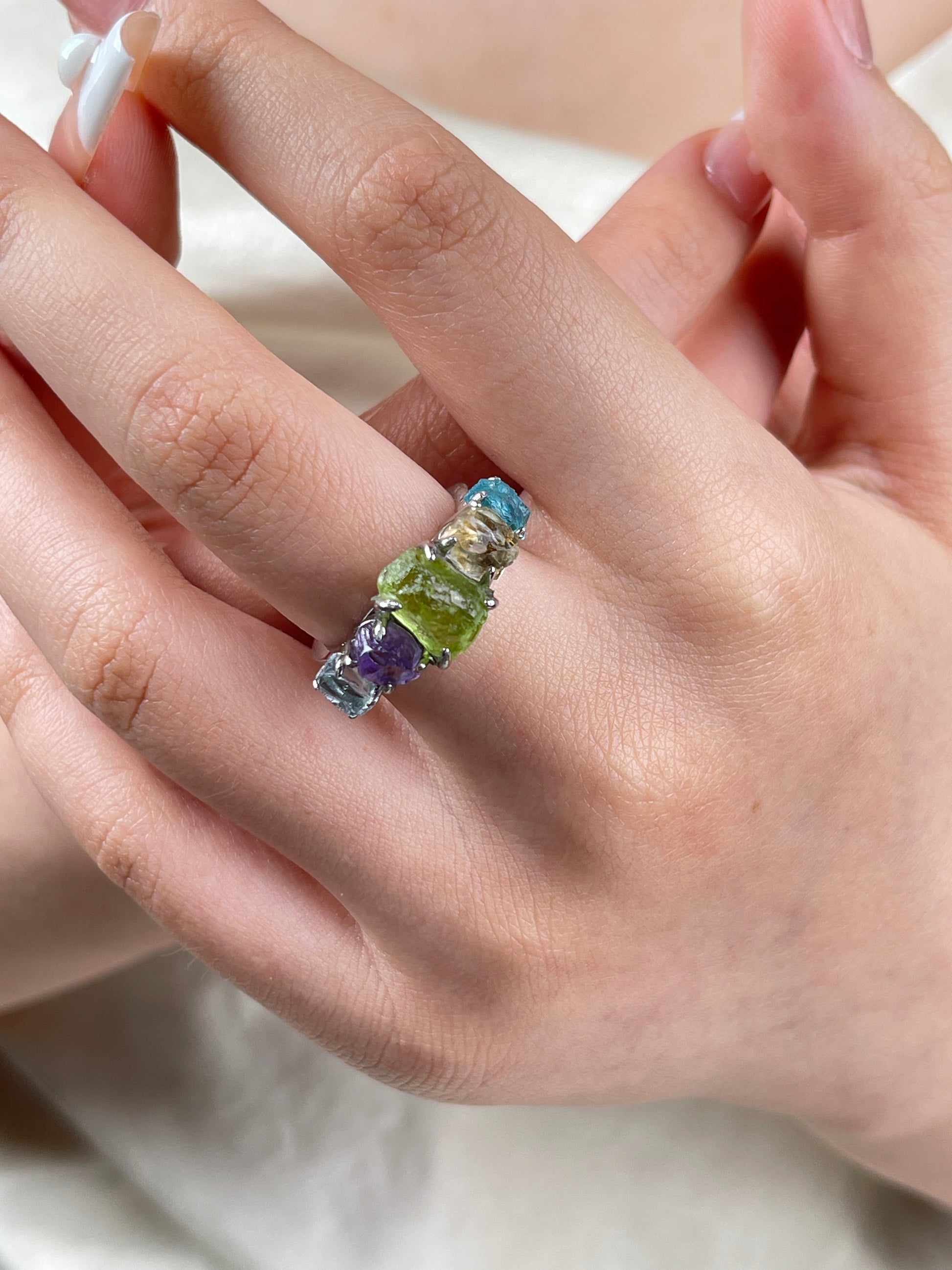 rainbow-raw-crystal-ring-aquamarine-citrine-peridot-amethyst-blue-apatite-on-hand