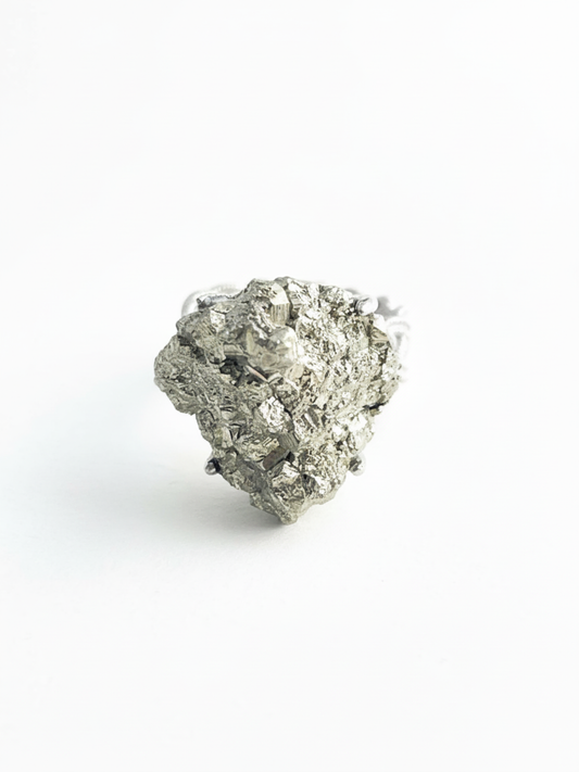 Raw chalcopyrite mineral specimen ring from Peru front viewRaw chalcopyrite mineral specimen ring from Peru front view