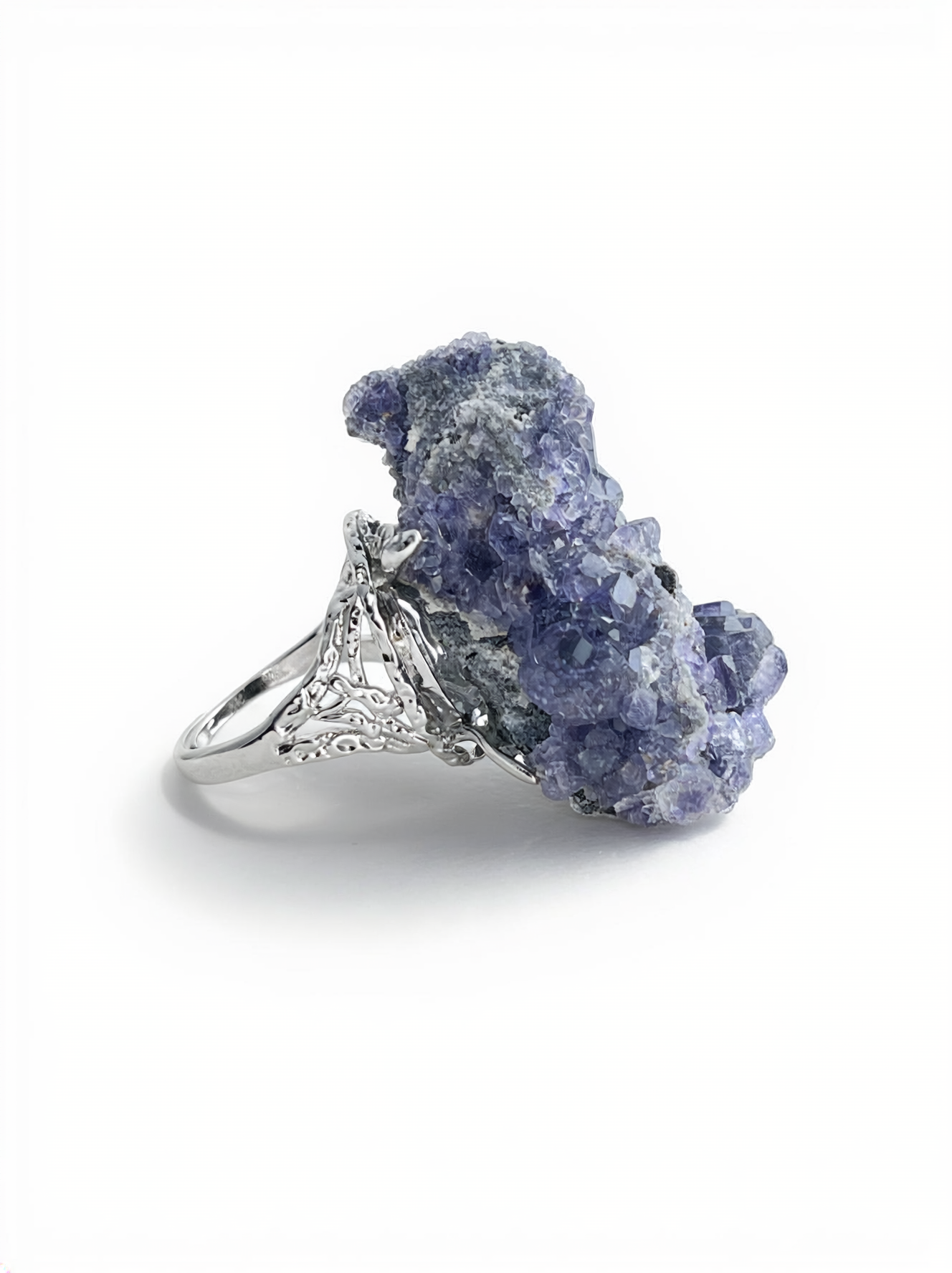 Tanzanite-colored Fluorite mineral specimen ring side view